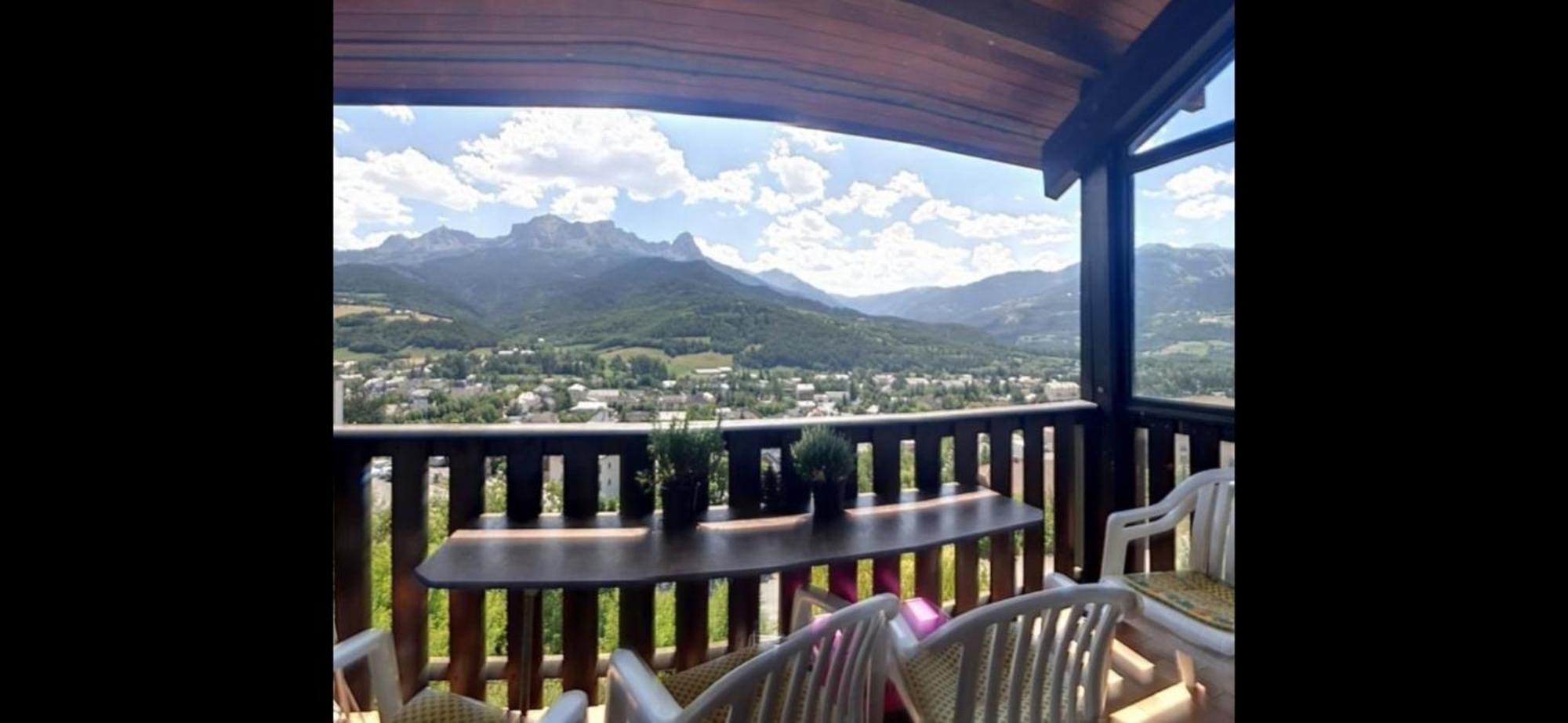 Appartement Chaleureux. Barcelonnette Buitenkant foto